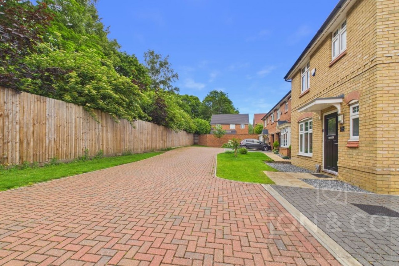 Farmyard Close | Abington Place | NN3