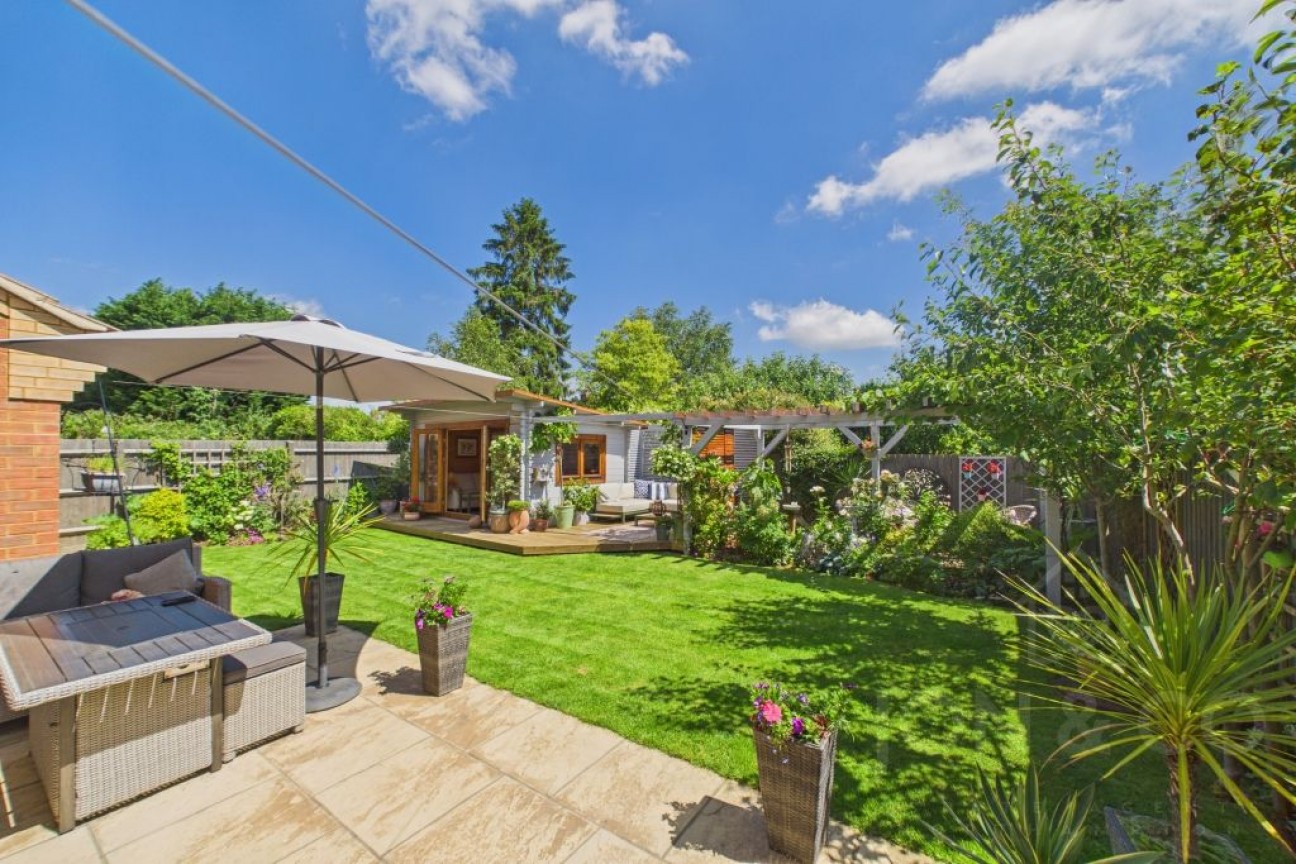 Rose Gardens | Booth Lane South | NN3