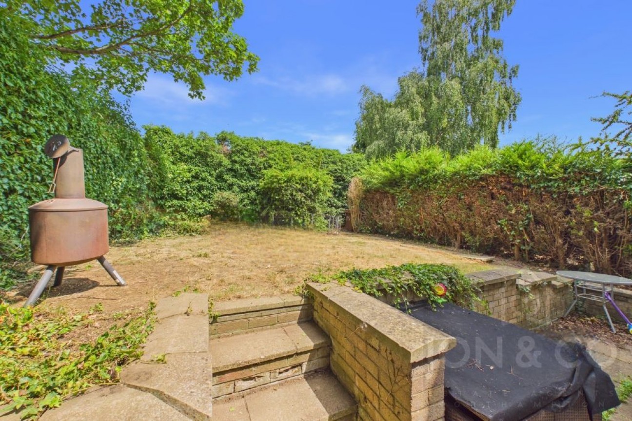 Russell Square | Moulton | NN3