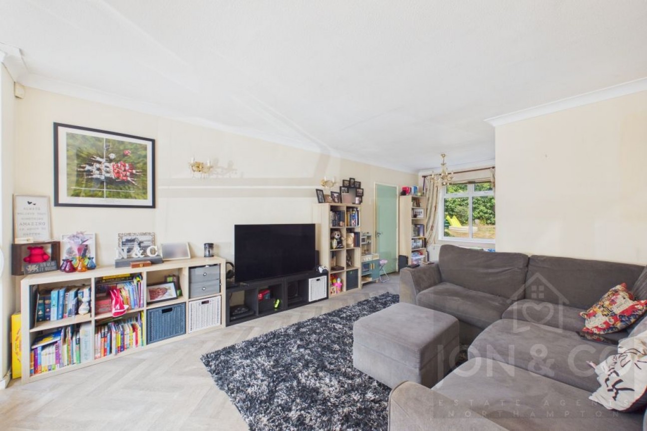 Russell Square | Moulton | NN3