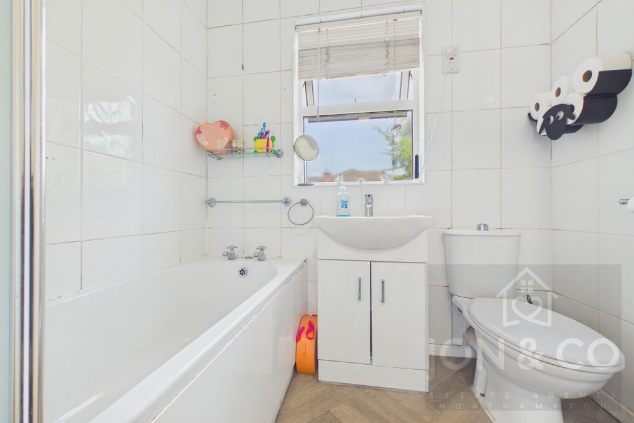 Russell Square | Moulton | NN3