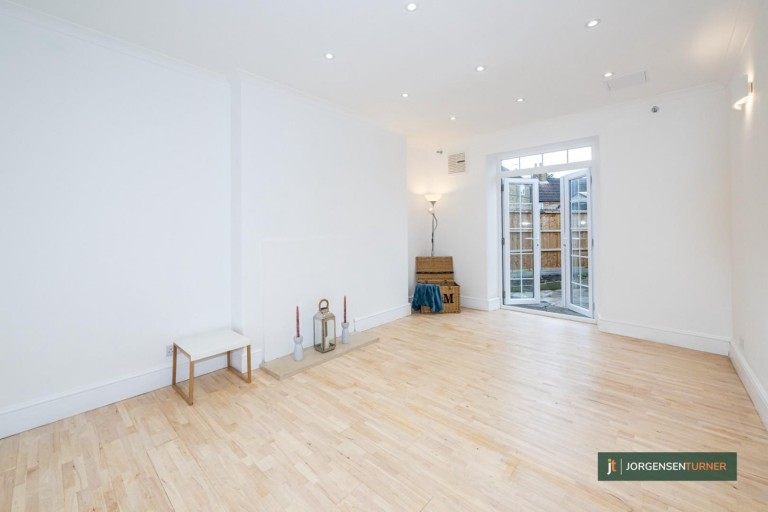 The Curve, Shepherd's Bush, W12