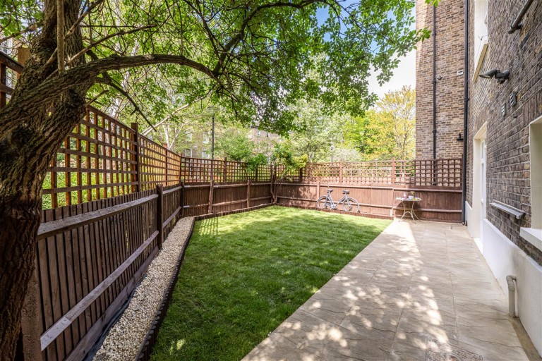 Oxford Road, Kilburn Park