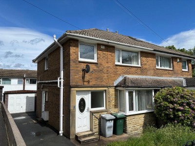 View full details for Cornfield Avenue, Huddersfield