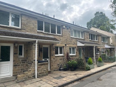 View full details for Saunders Close, Huddersfield, HD3