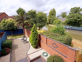 Howard Walk, Warwick