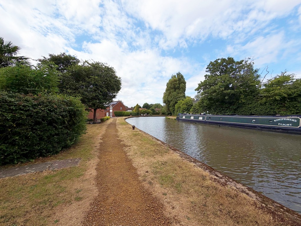 Howard Walk, Warwick