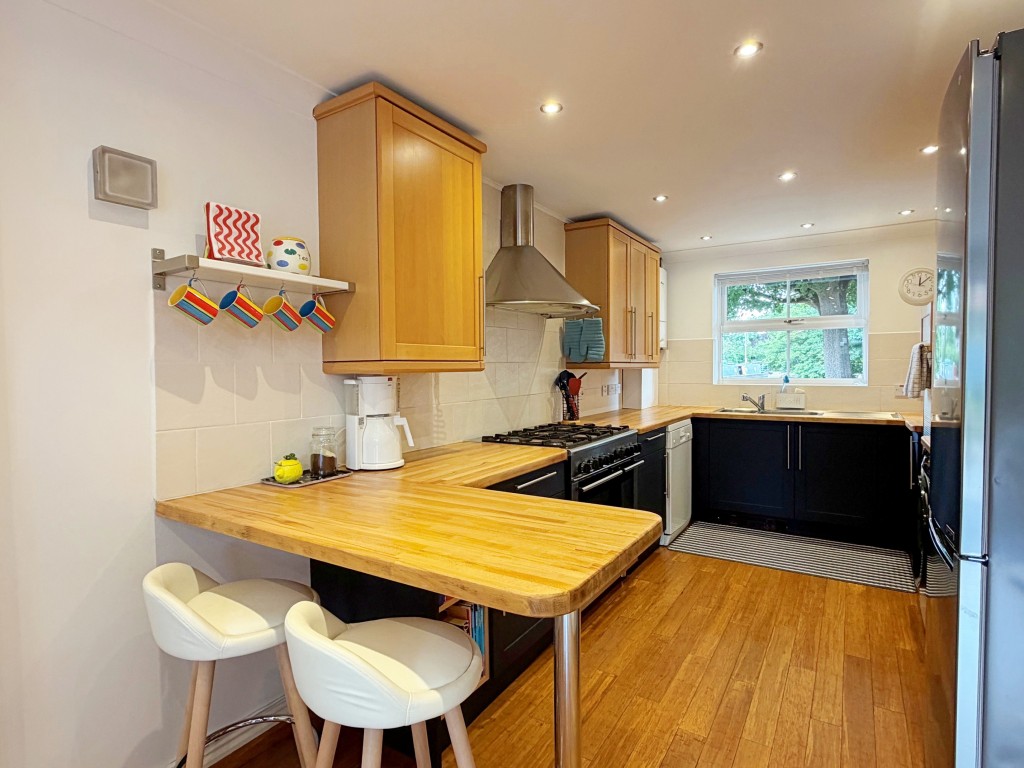 Howard Walk, Warwick
