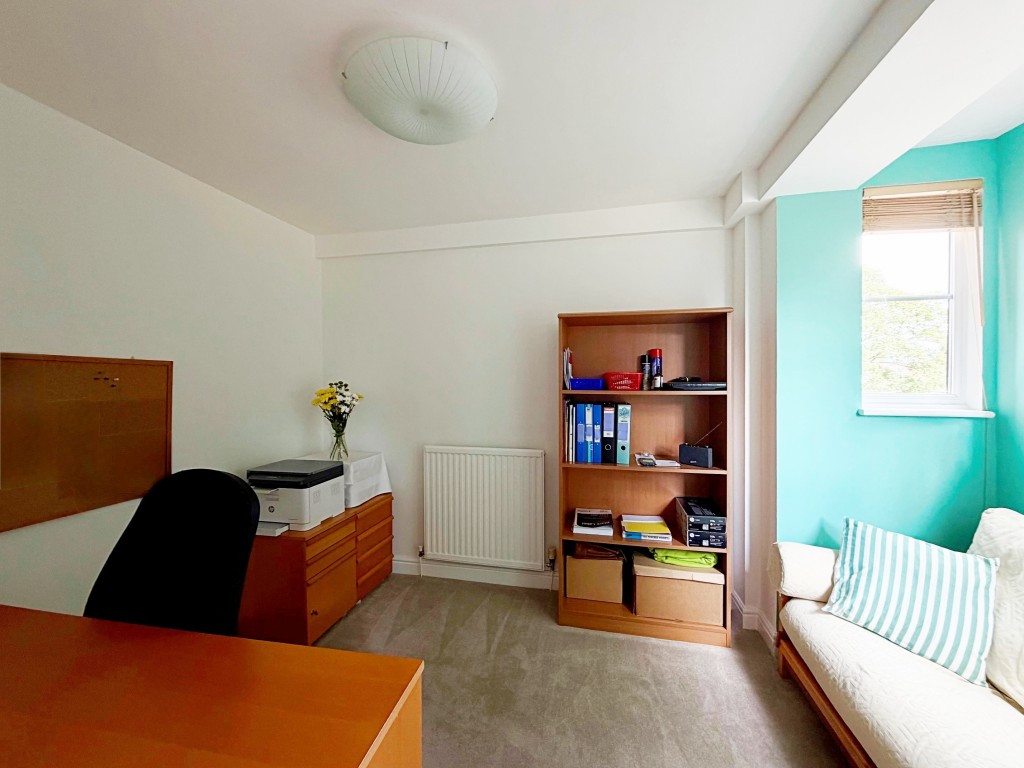 Howard Walk, Warwick