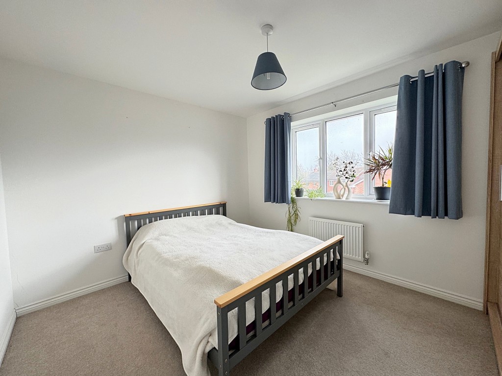 Henderson Road, Warwick