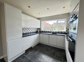 Newfield Avenue, Kenilworth