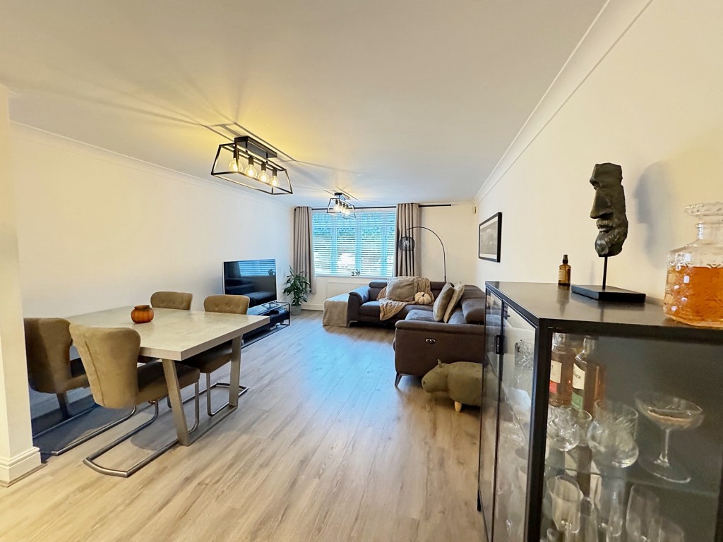 Mulberry Court, Kenilworth