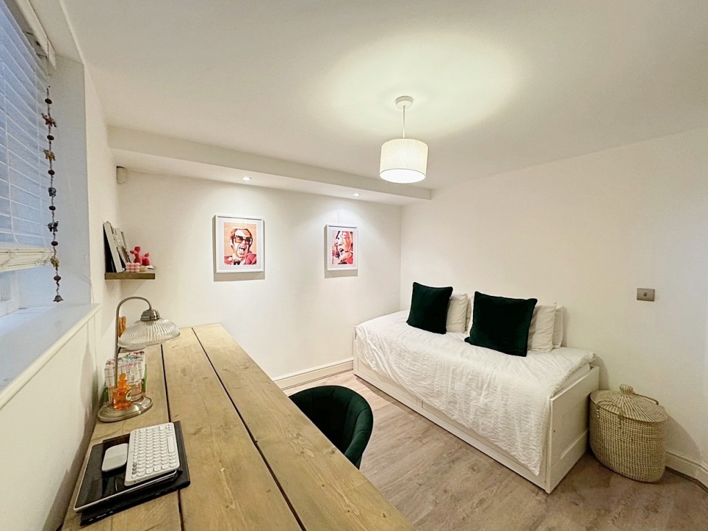 Mulberry Court, Kenilworth