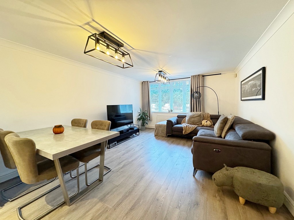 Mulberry Court, Kenilworth