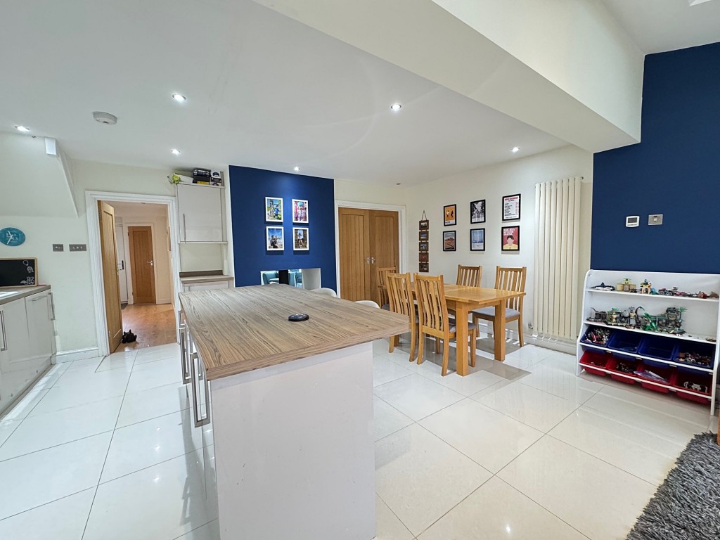 Blackthorn Road, Kenilworth
