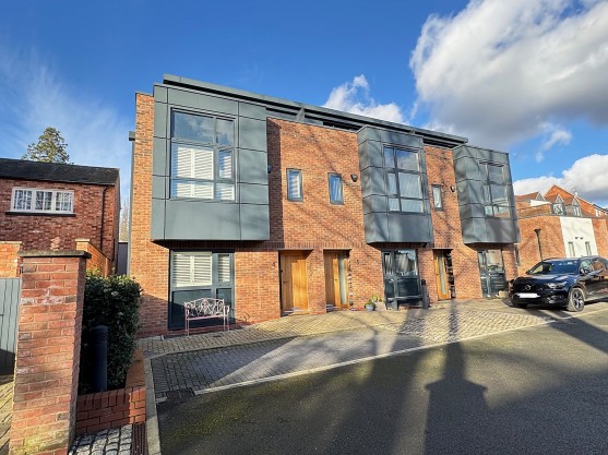 Abbotsford Mews, Kenilworth Old Town