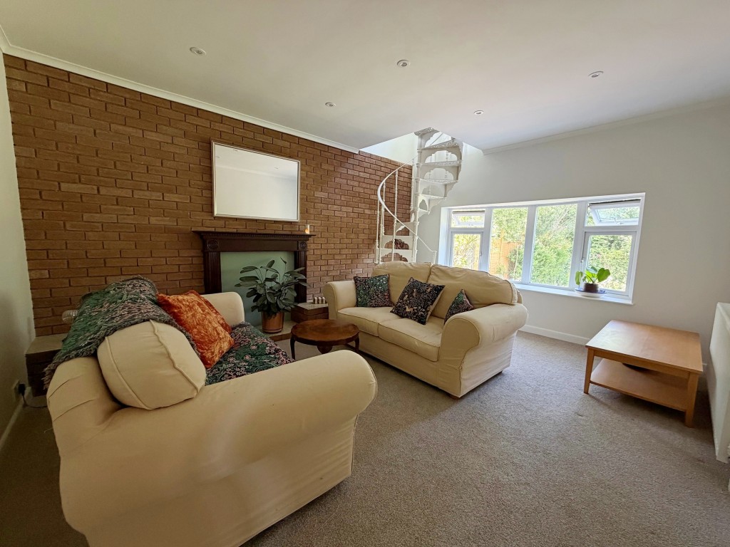 Fishponds Road, Kenilworth