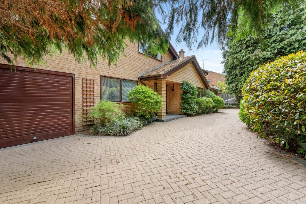 Hawkesworth Drive, Kenilworth