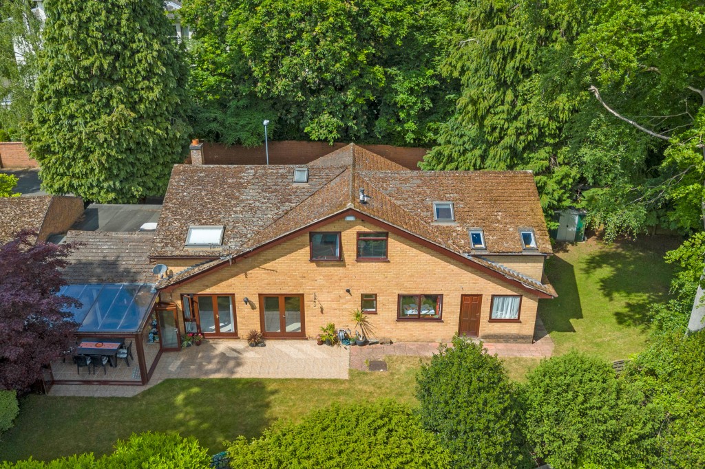 Hawkesworth Drive, Kenilworth