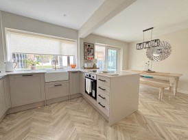 Tilewood Avenue, Eastern Green
