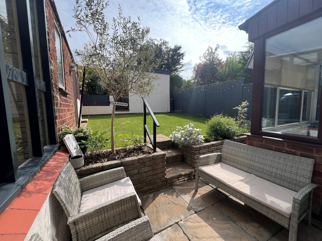 Tilewood Avenue, Eastern Green