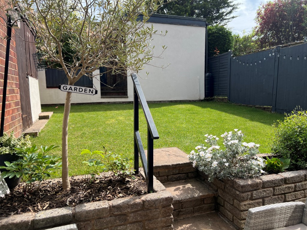 Tilewood Avenue, Eastern Green