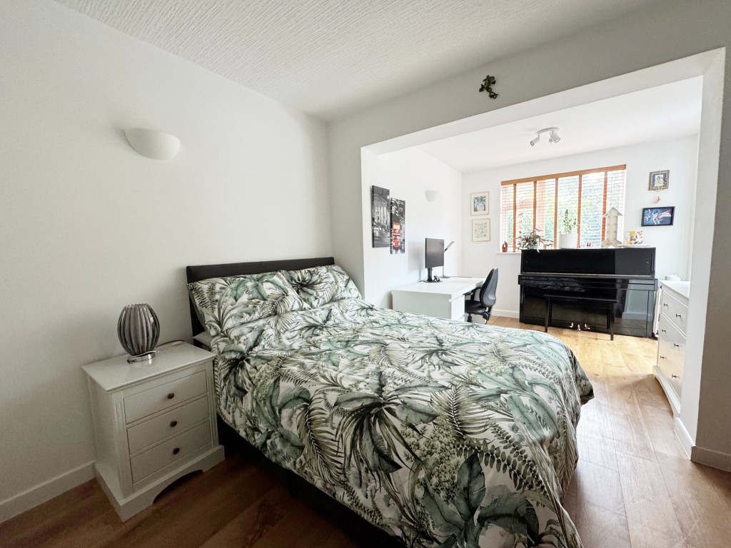 Tulip Tree Avenue, Kenilworth