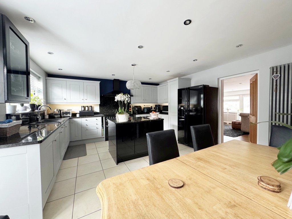 Tulip Tree Avenue, Kenilworth