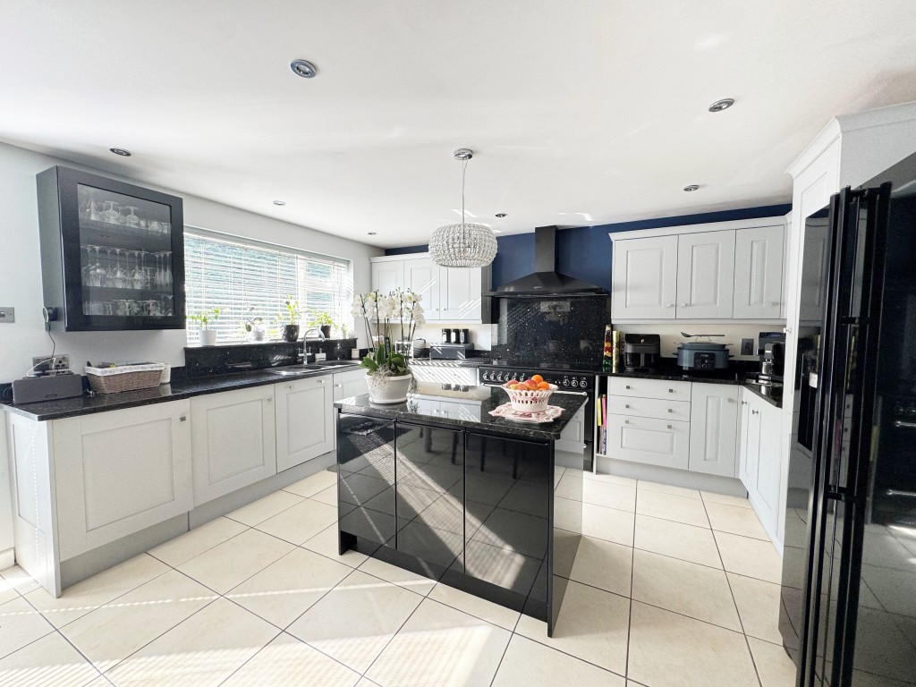 Tulip Tree Avenue, Kenilworth