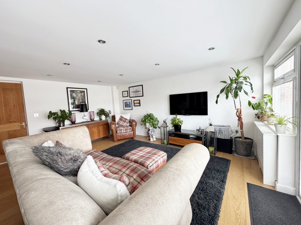 Tulip Tree Avenue, Kenilworth