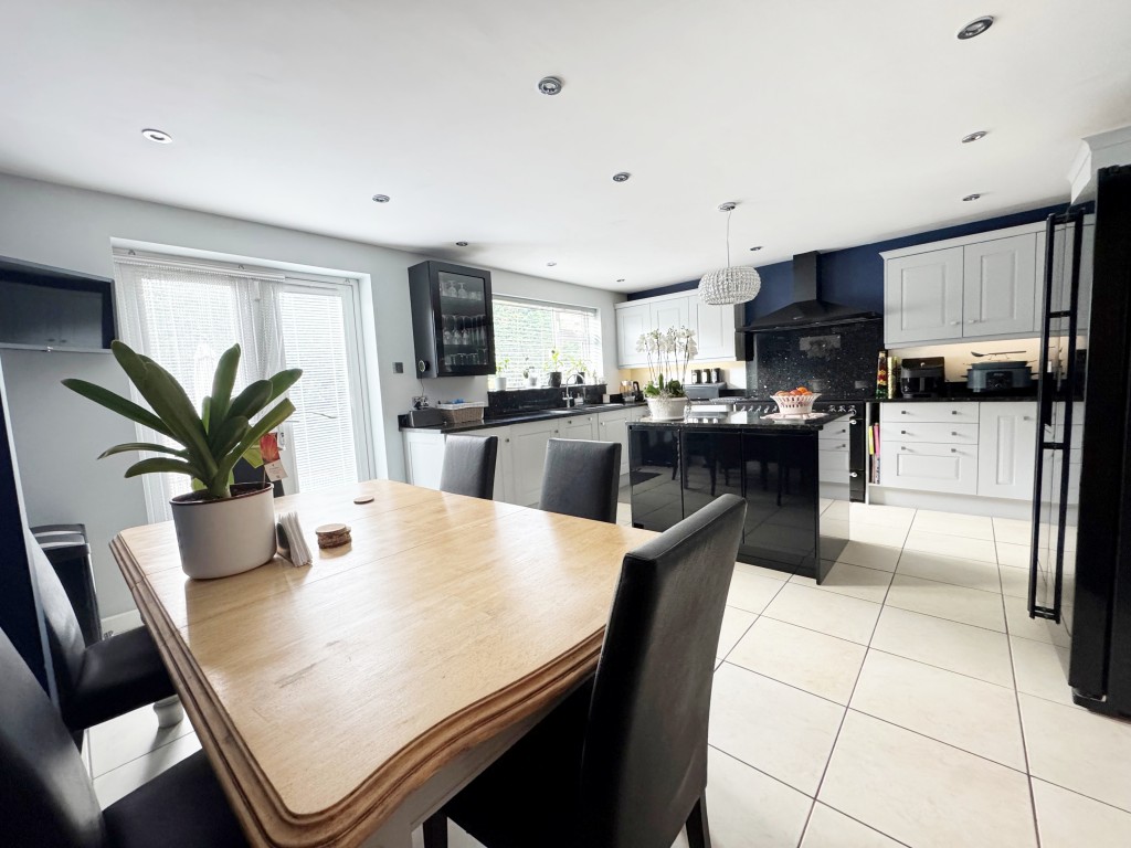 Tulip Tree Avenue, Kenilworth