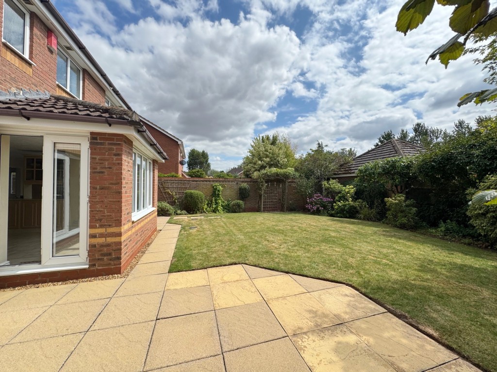 Imogen Gardens, Heathcote, Warwick