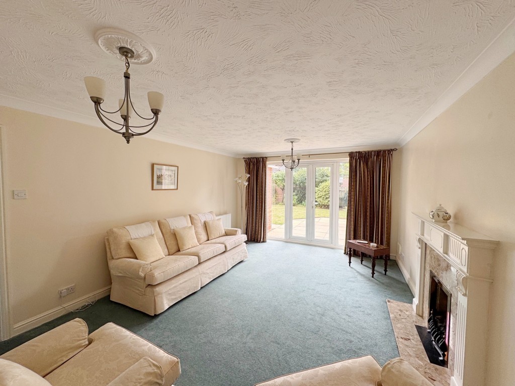 Imogen Gardens, Heathcote, Warwick