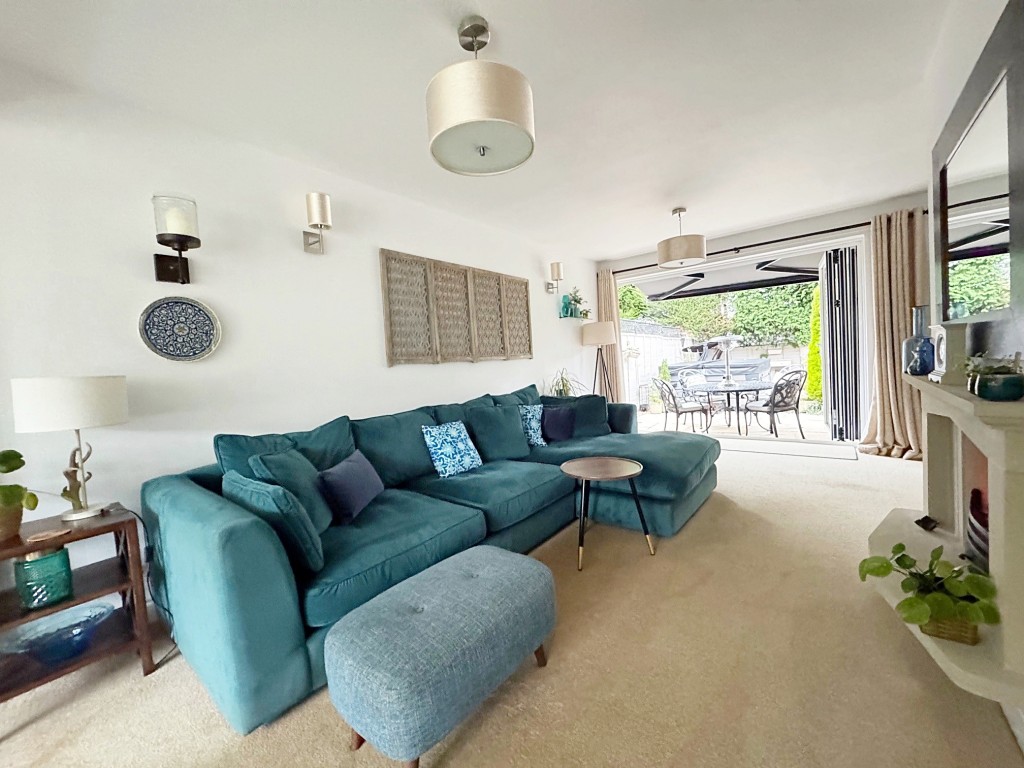 Bromley Close, Kenilworth