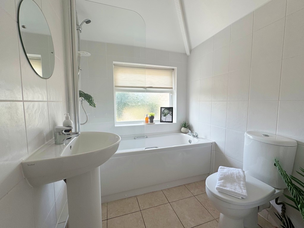 St. Nicholas Avenue, Kenilworth