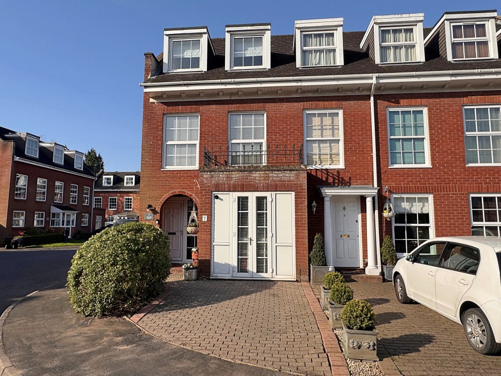 John Nash Square, Kenilworth