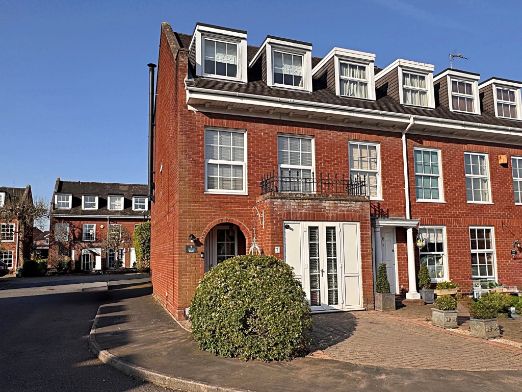 John Nash Square, Kenilworth