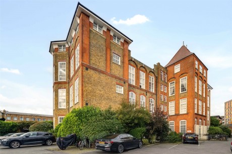 Old School Square, E14