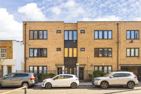 Cleveland Way, E1
