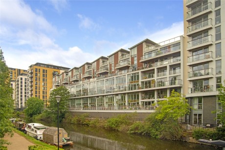 Victoria Wharf, E2