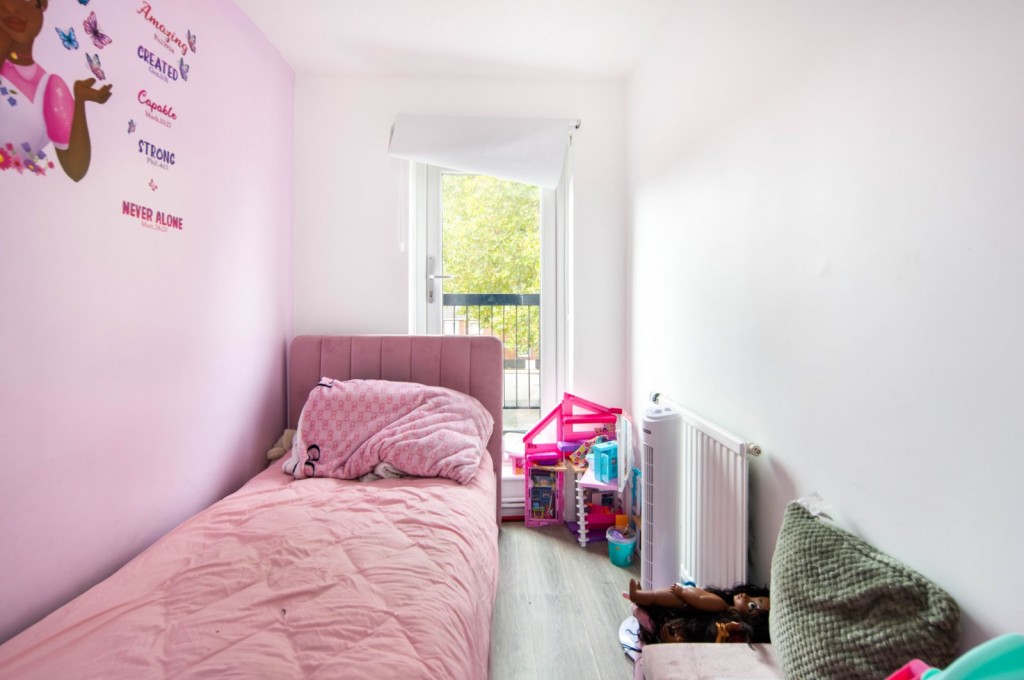 Image for Knights Close, E9