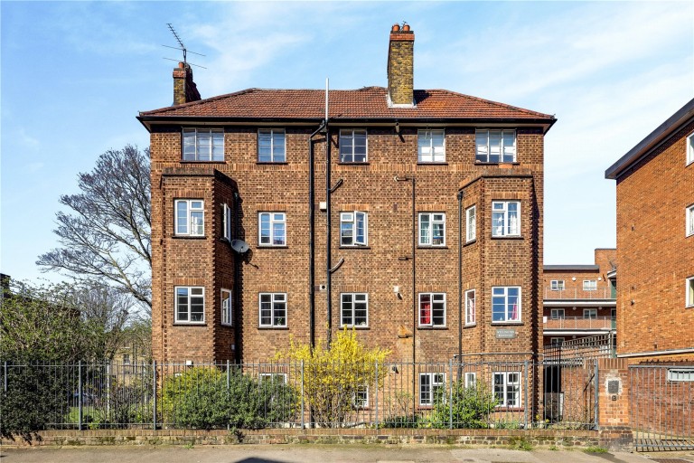 Wellington Mansions, N16