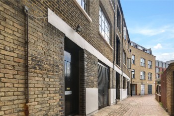 Florfield Passage, E8