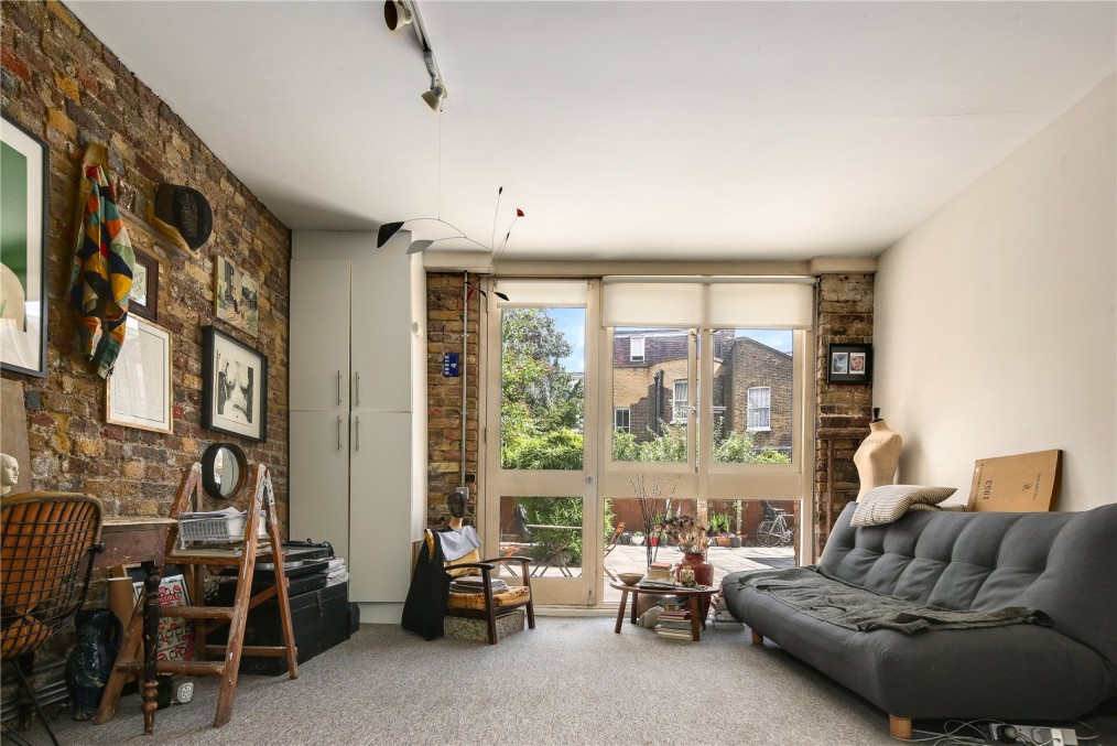 Florfield Passage, E8