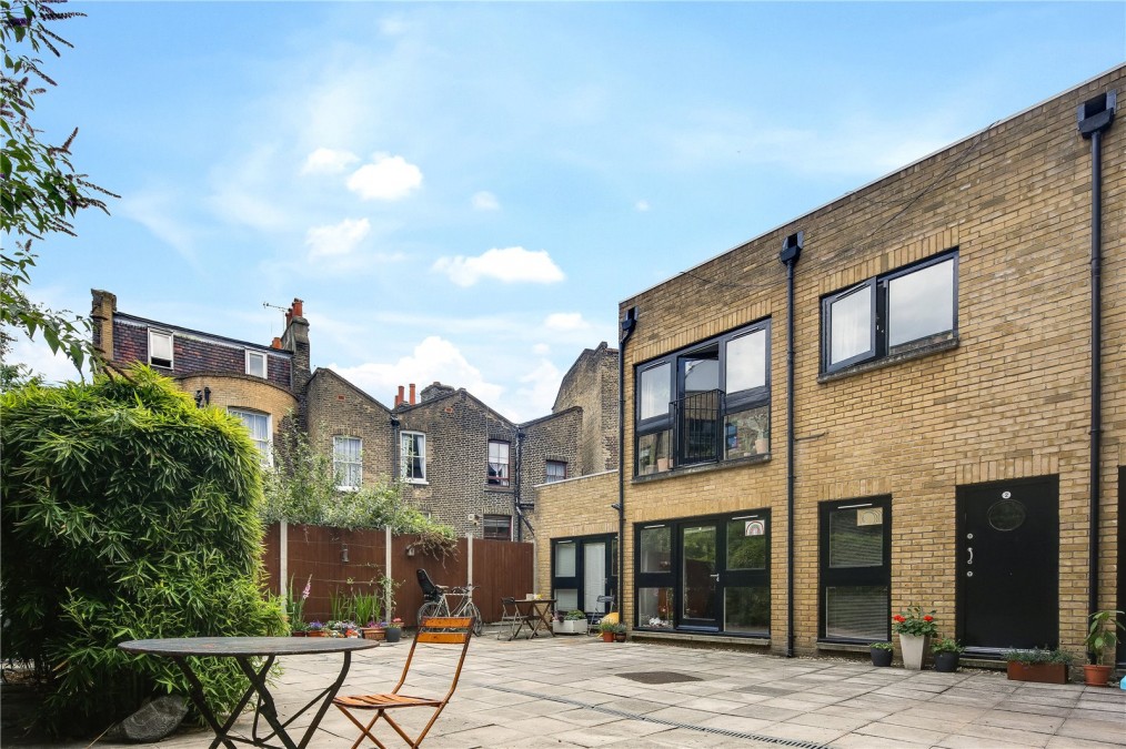 Florfield Passage, E8