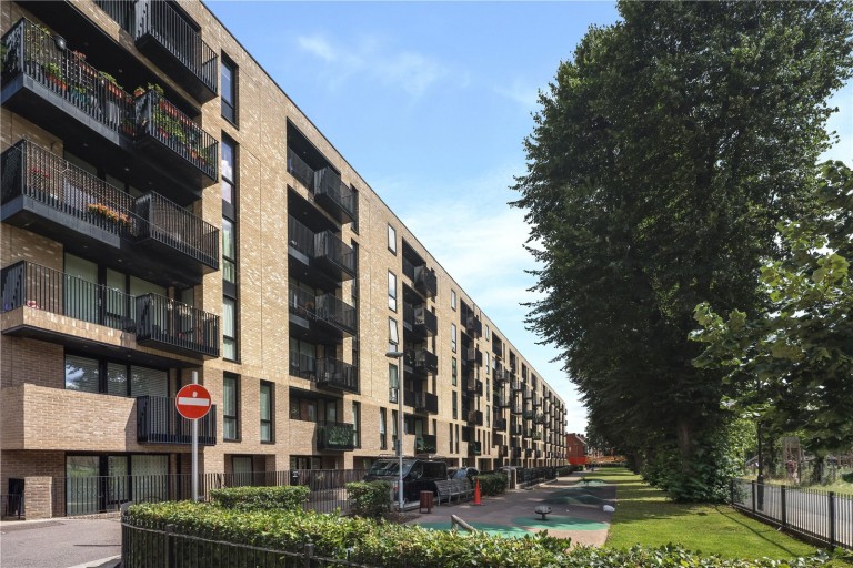 Cedarwood Court, E5