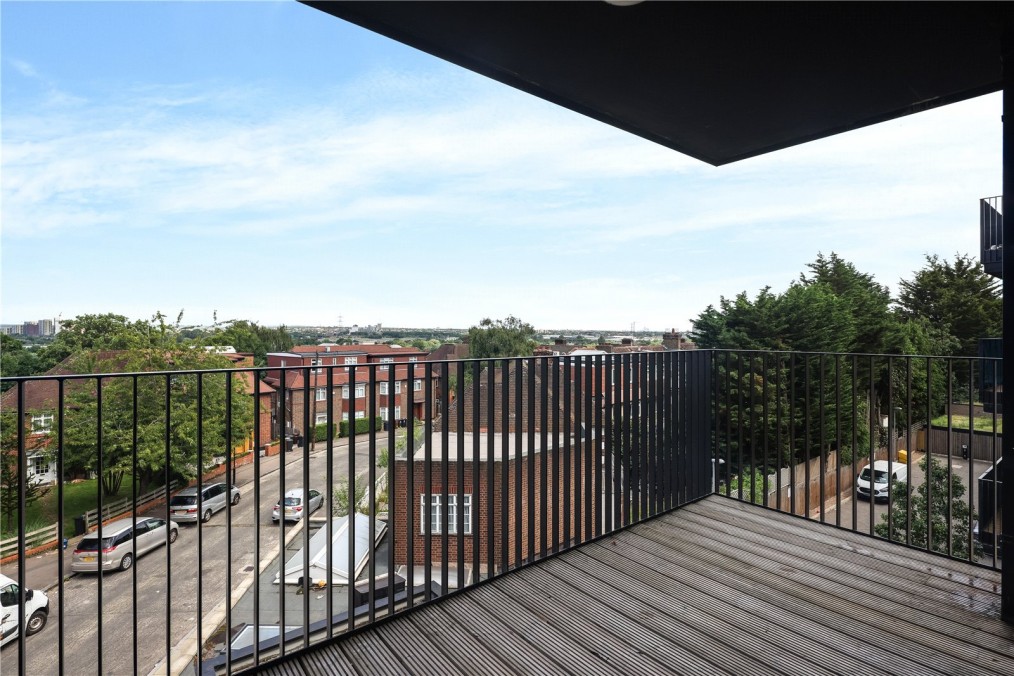 Cedarwood Court, E5