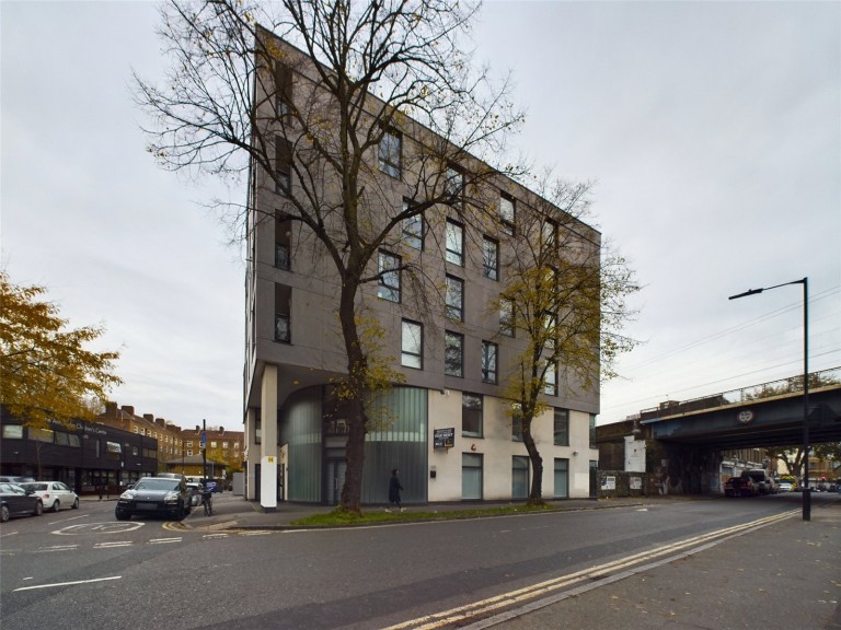 Triangle Road, E8