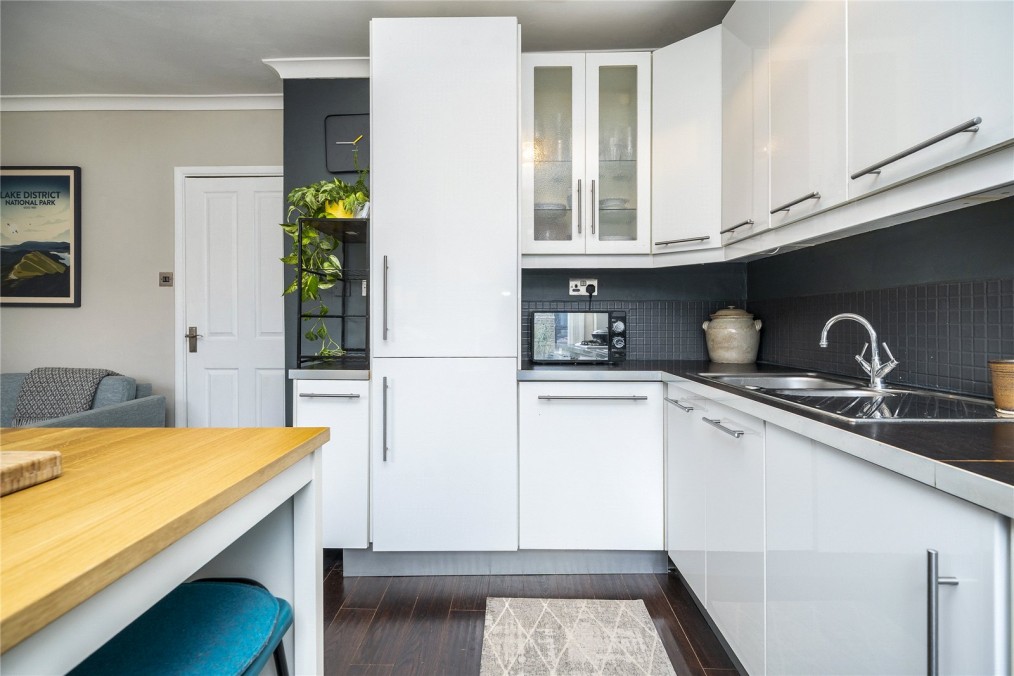 Victoria Park Road, E9