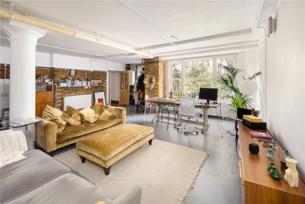 Colonnades Apartments, E8